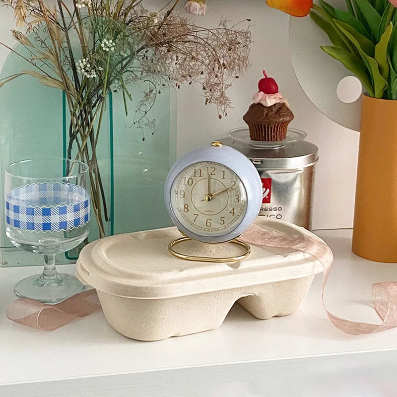 Nordic Retro Alarm Clock – Mute Quartz Clock with Metal Stand