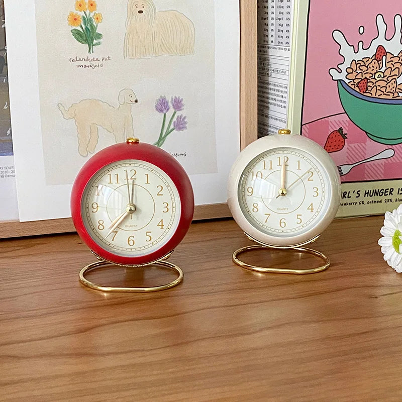 Nordic Retro Alarm Clock – Mute Quartz Clock with Metal Stand