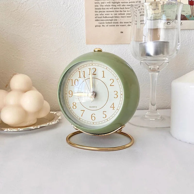 Nordic Retro Alarm Clock – Mute Quartz Clock with Metal Stand