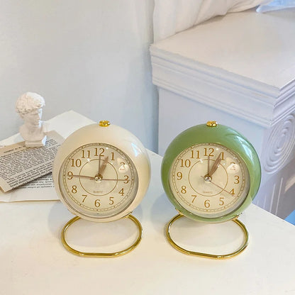 Nordic Retro Alarm Clock – Mute Quartz Clock with Metal Stand