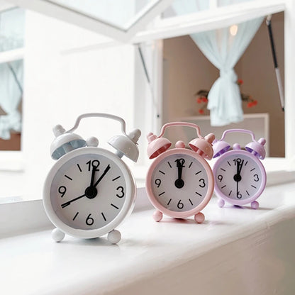 Nordic Retro Alarm Clock – Mute Quartz Clock with Metal Stand
