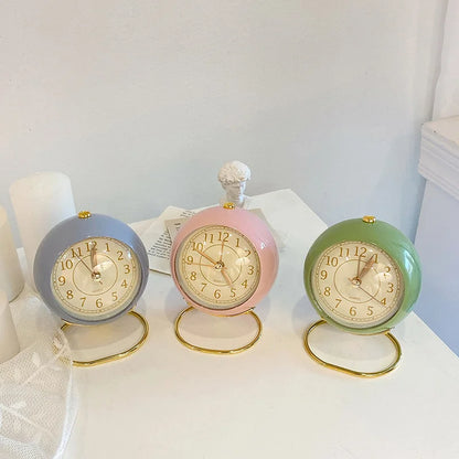Nordic Retro Alarm Clock – Mute Quartz Clock with Metal Stand
